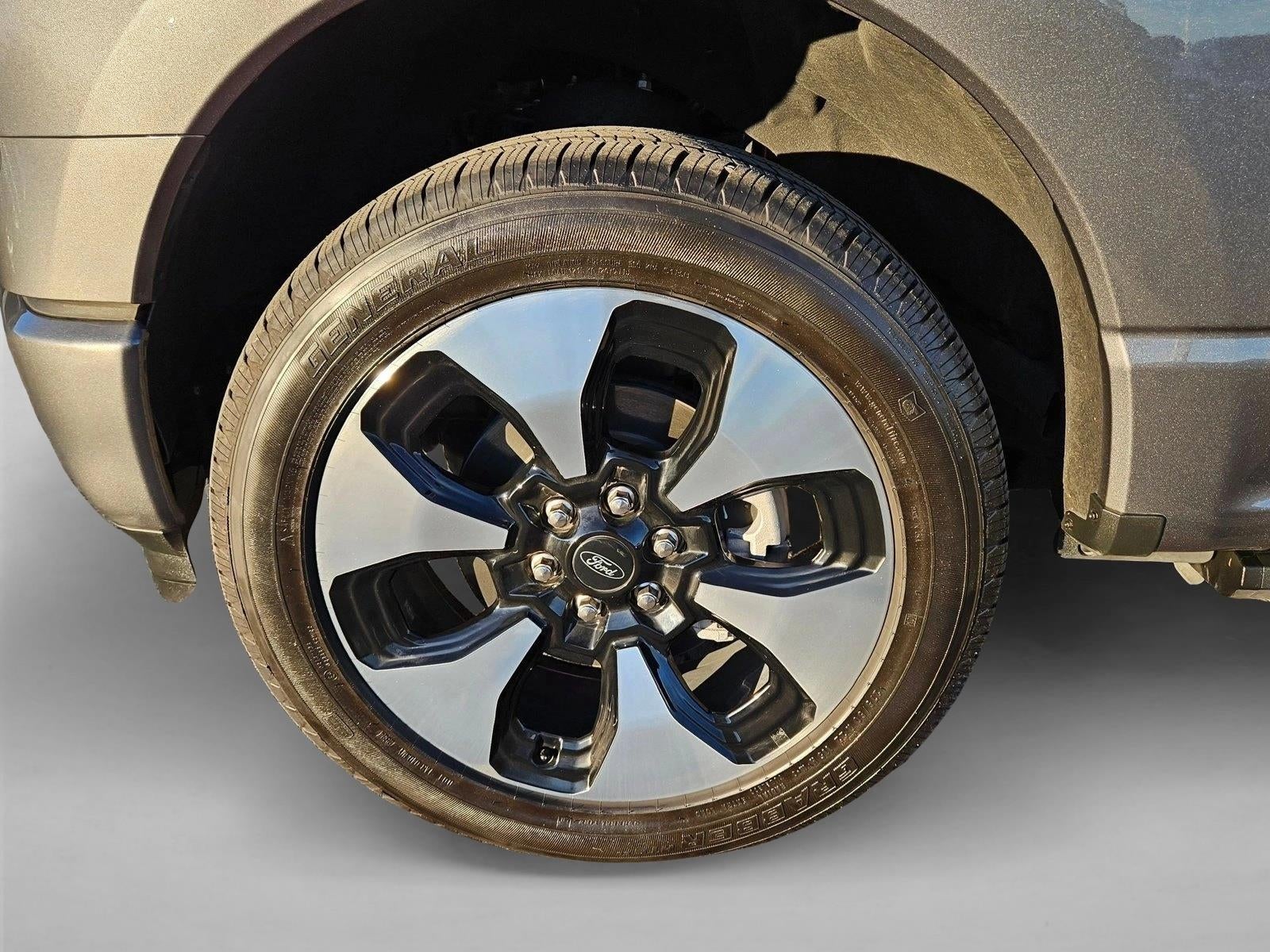 2025 Ford F-150 Lightning Platinum