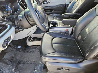 2024 Chrysler Pacifica Hybrid Select