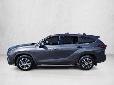 2022 Toyota Highlander Hybrid XLE