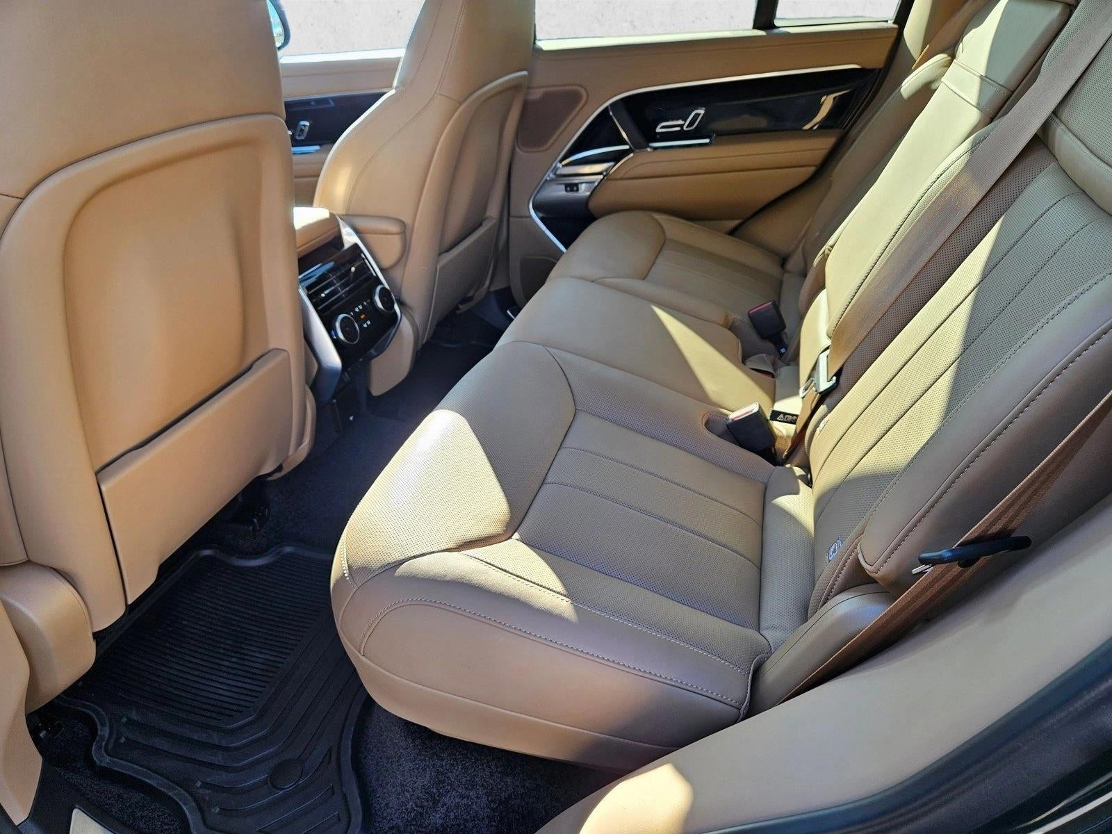 2025 Land Rover Range Rover SE