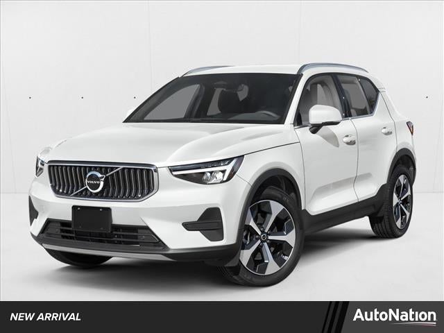 2025 Volvo XC40 B5 Ultra Bright Theme