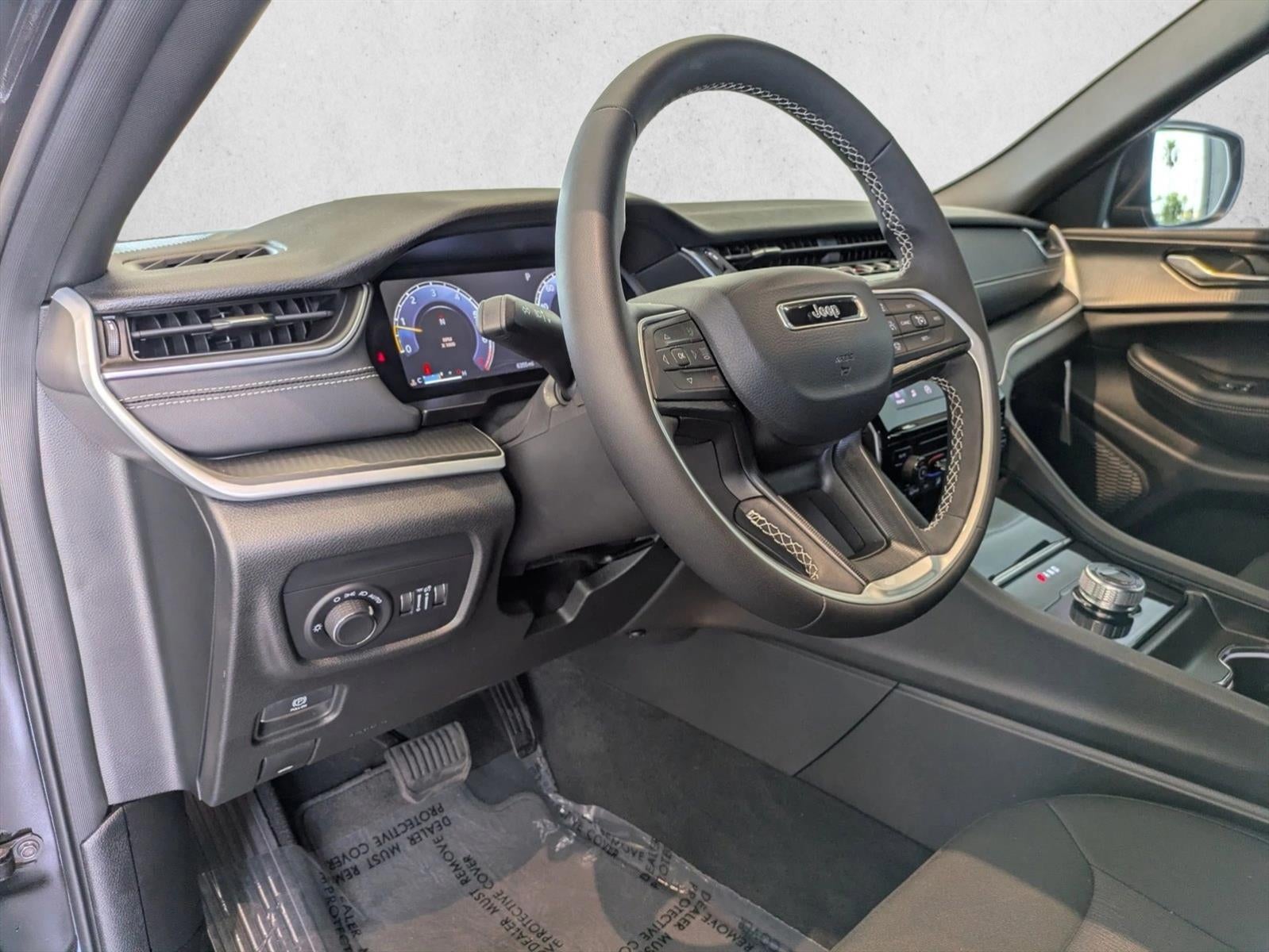 2025 Jeep Grand Cherokee L Laredo 4x2