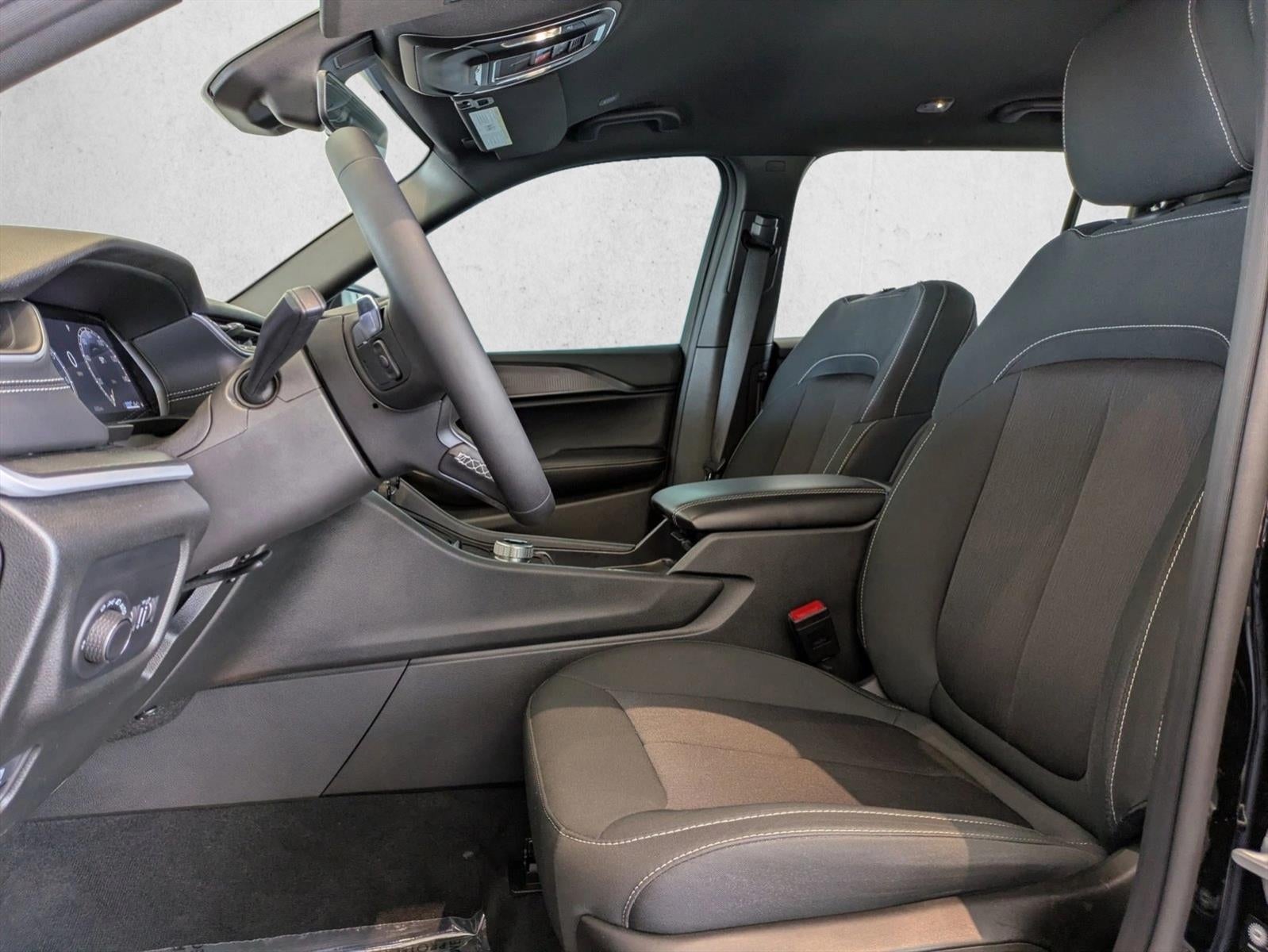 2025 Jeep Grand Cherokee L Laredo 4x2