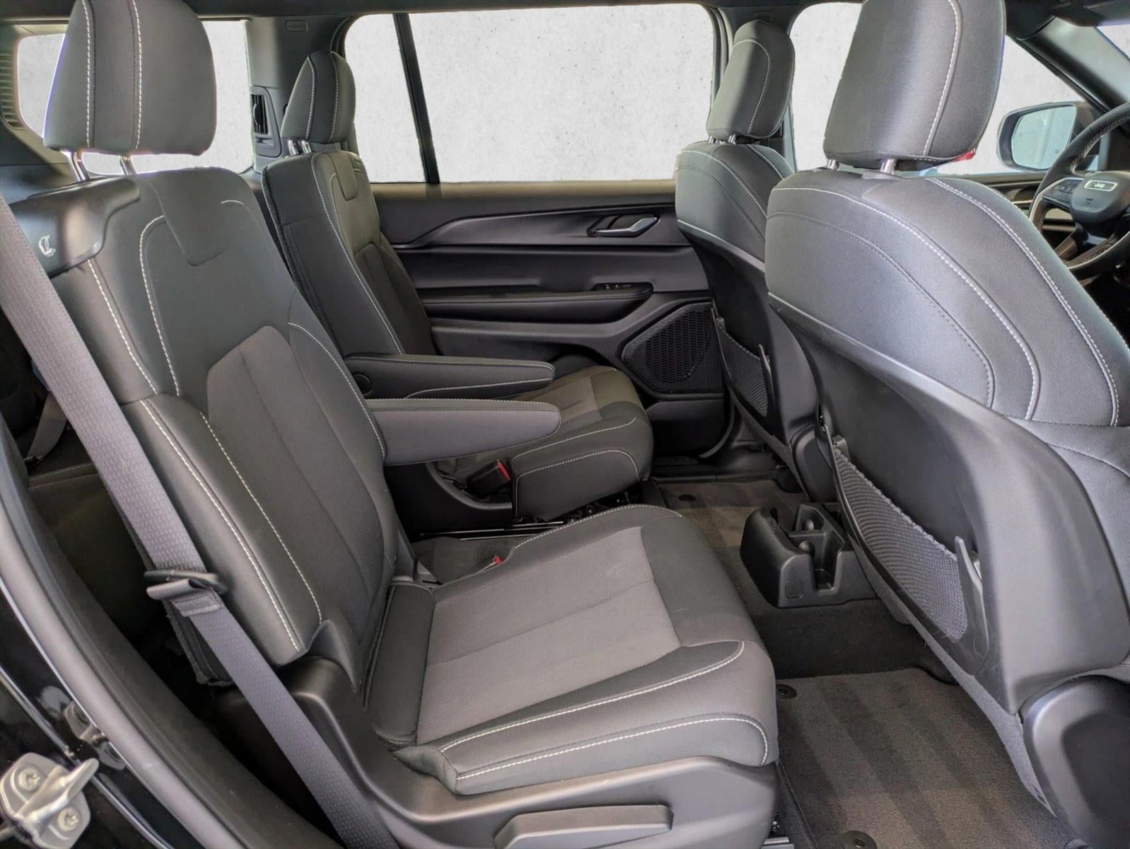 2025 Jeep Grand Cherokee L Laredo 4x2