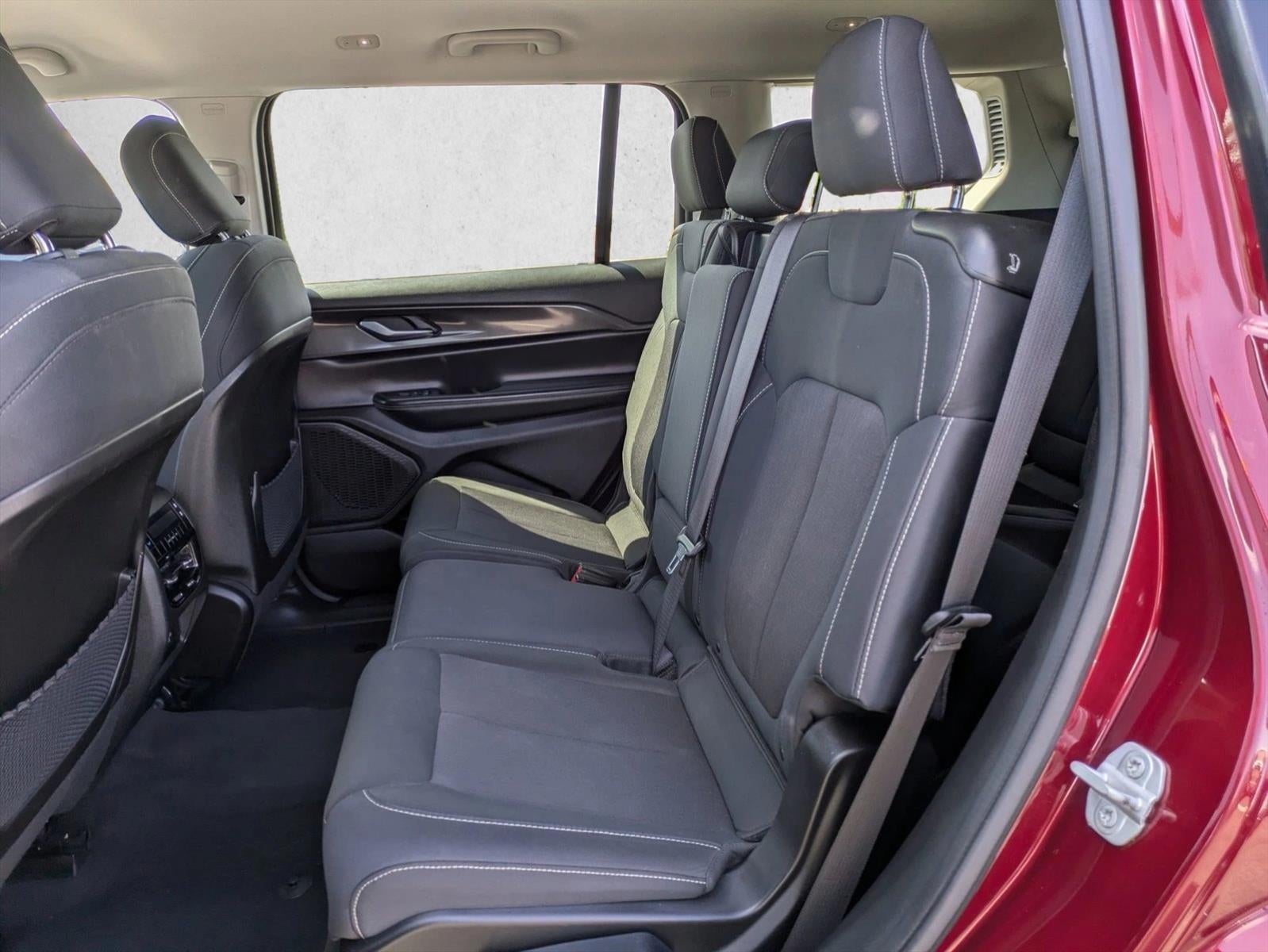2023 Jeep Grand Cherokee L Laredo 4x4