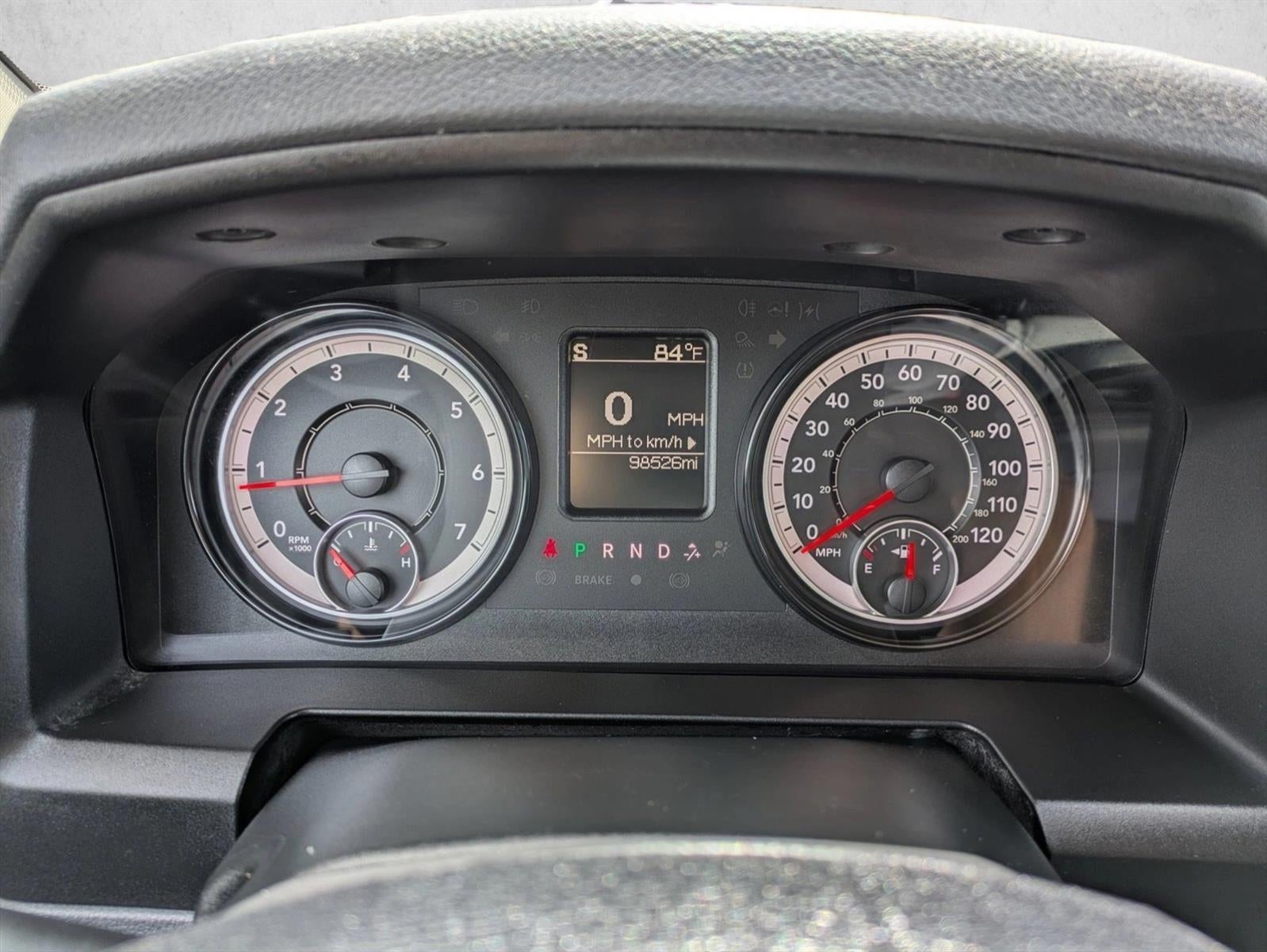 2018 RAM 1500 Express 4x4 Crew Cab 5'7" Box