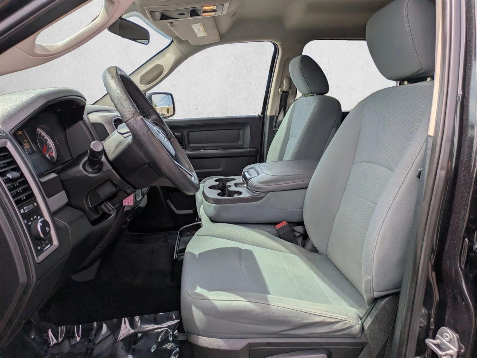 2018 RAM 1500 Express 4x4 Crew Cab 5'7" Box