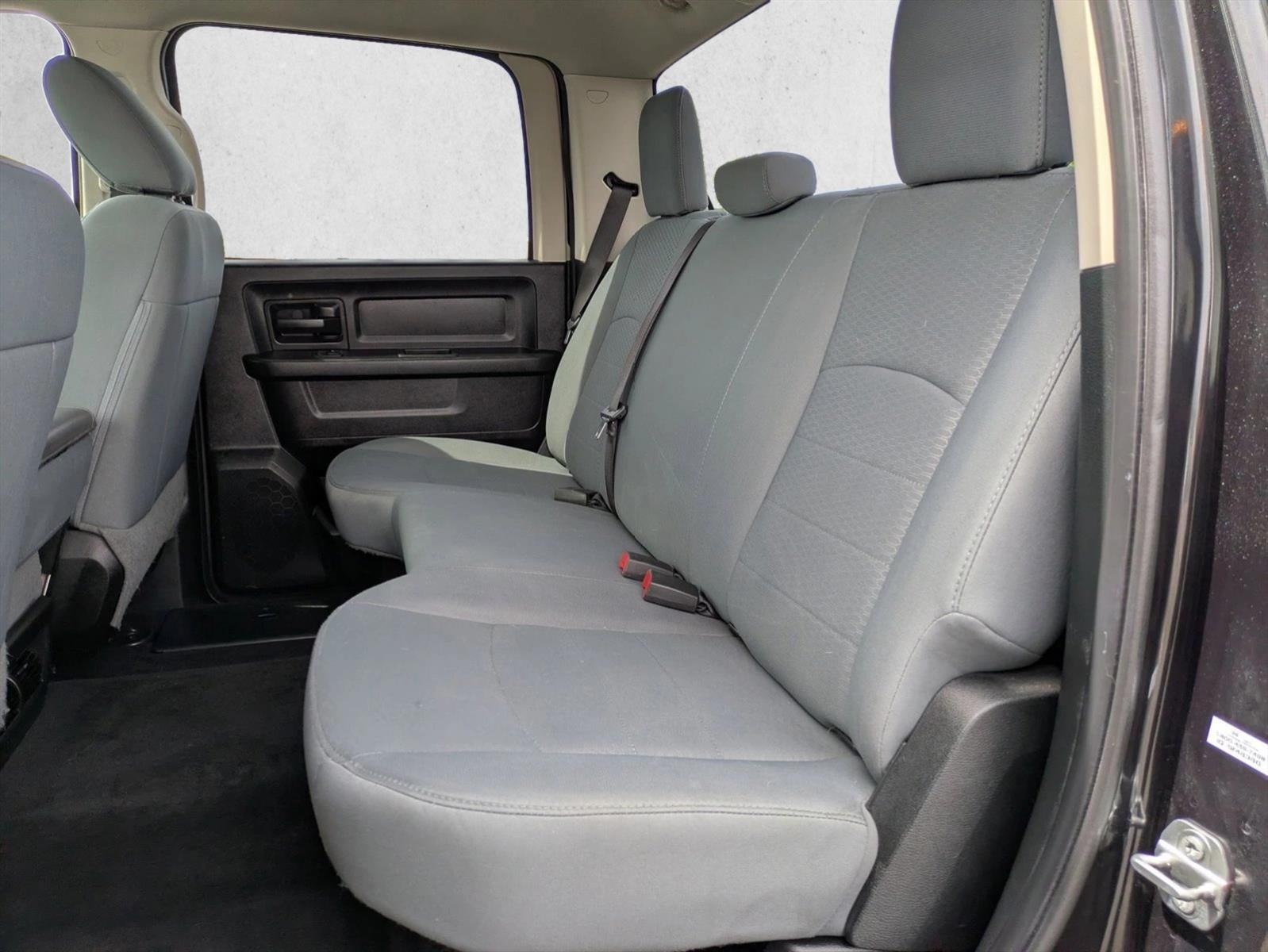 2018 RAM 1500 Express 4x4 Crew Cab 5'7" Box