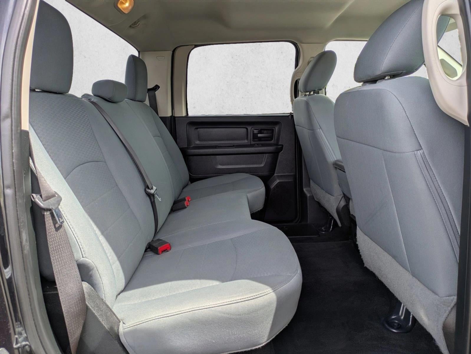 2018 RAM 1500 Express 4x4 Crew Cab 5'7" Box