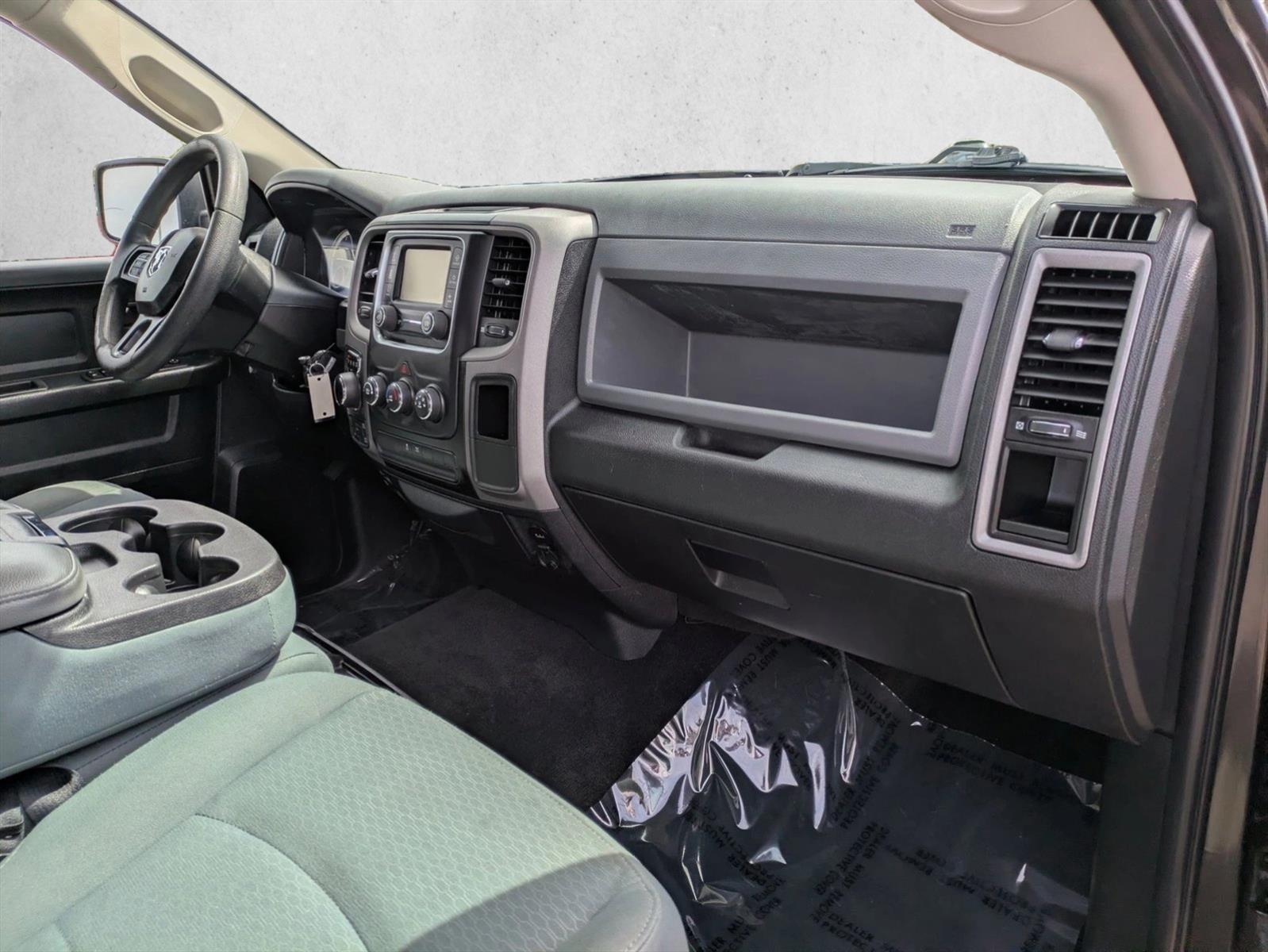 2018 RAM 1500 Express 4x4 Crew Cab 5'7" Box