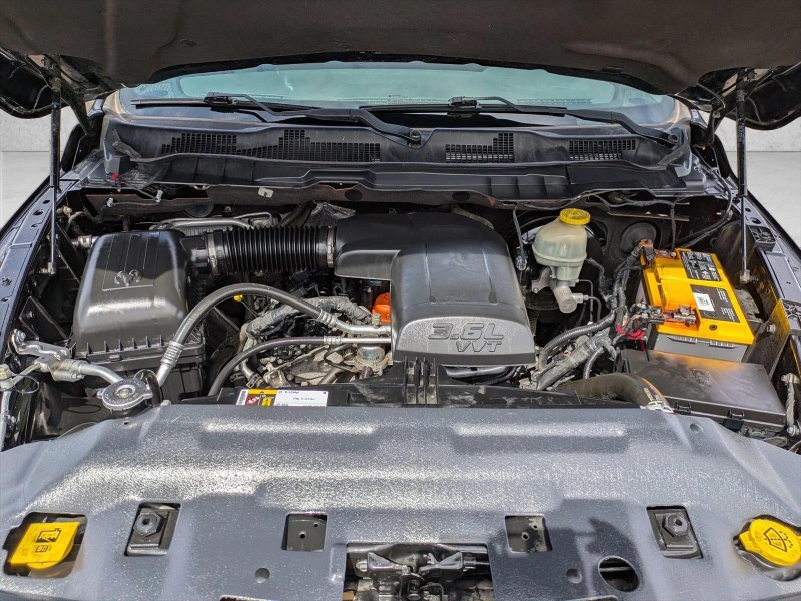 2018 RAM 1500 Express 4x4 Crew Cab 5'7" Box