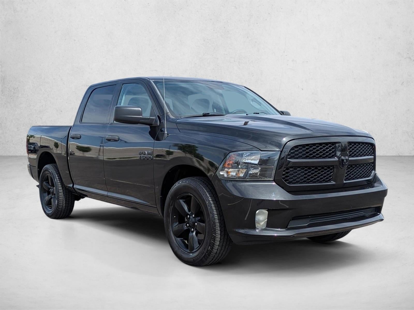 2018 RAM 1500 Express 4x4 Crew Cab 5'7" Box