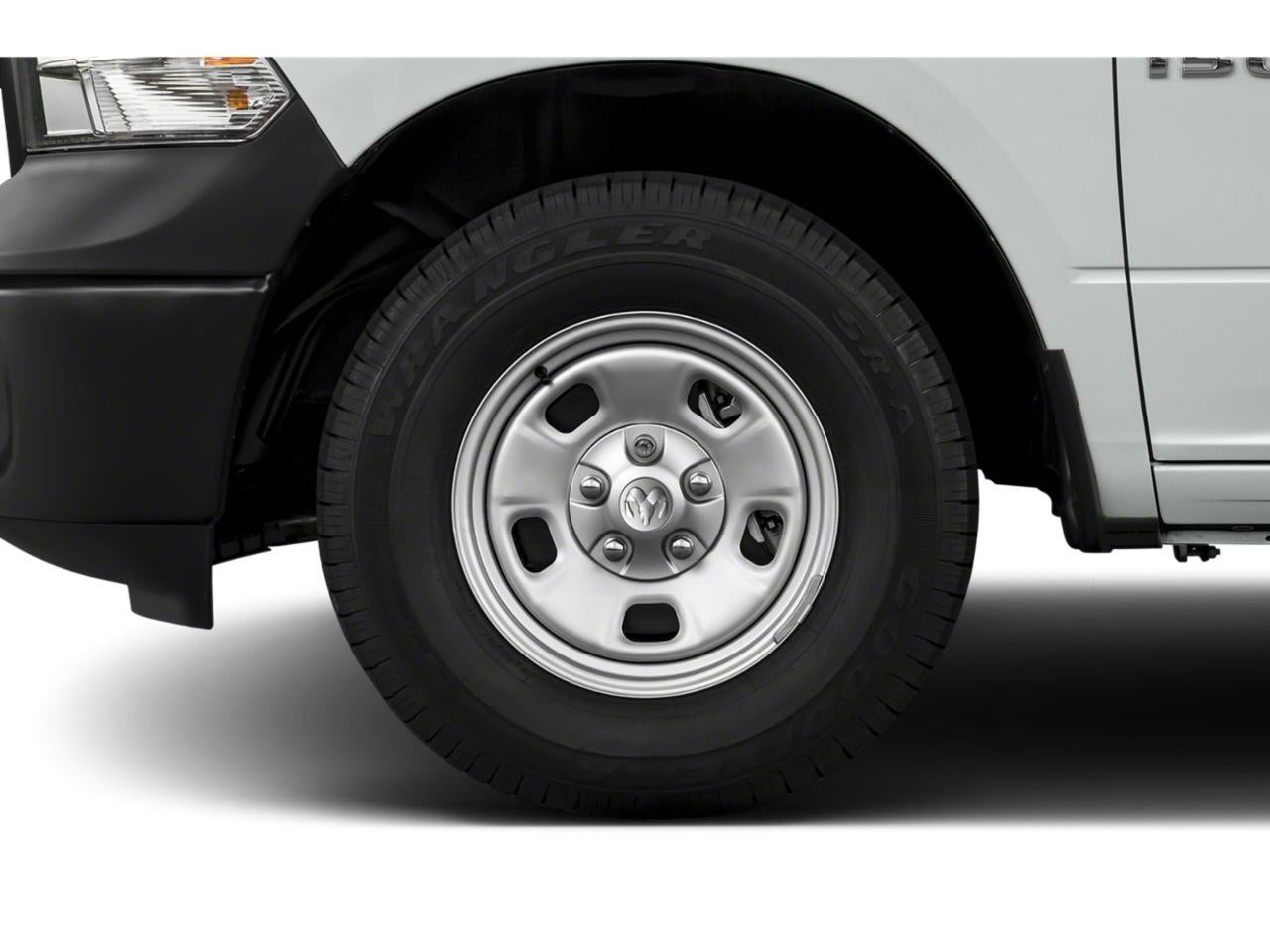 2018 RAM 1500 Express 4x4 Crew Cab 5'7" Box