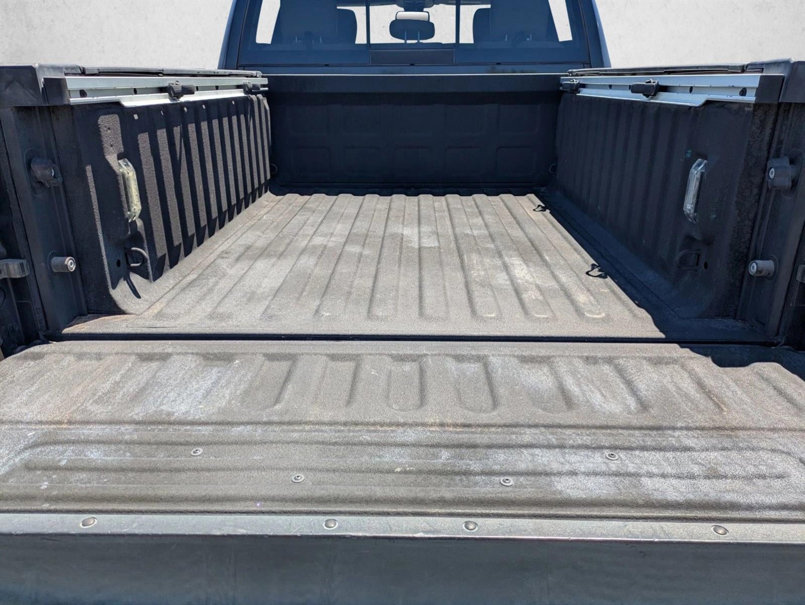 2016 RAM 1500 4WD Crew Cab 5.7 Ft Box Laramie