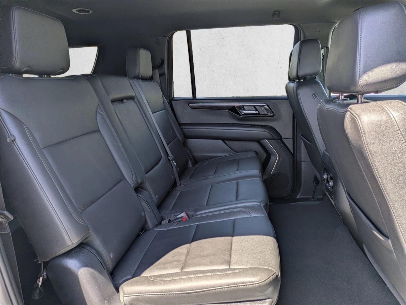 2025 Chevrolet Suburban 2WD LT