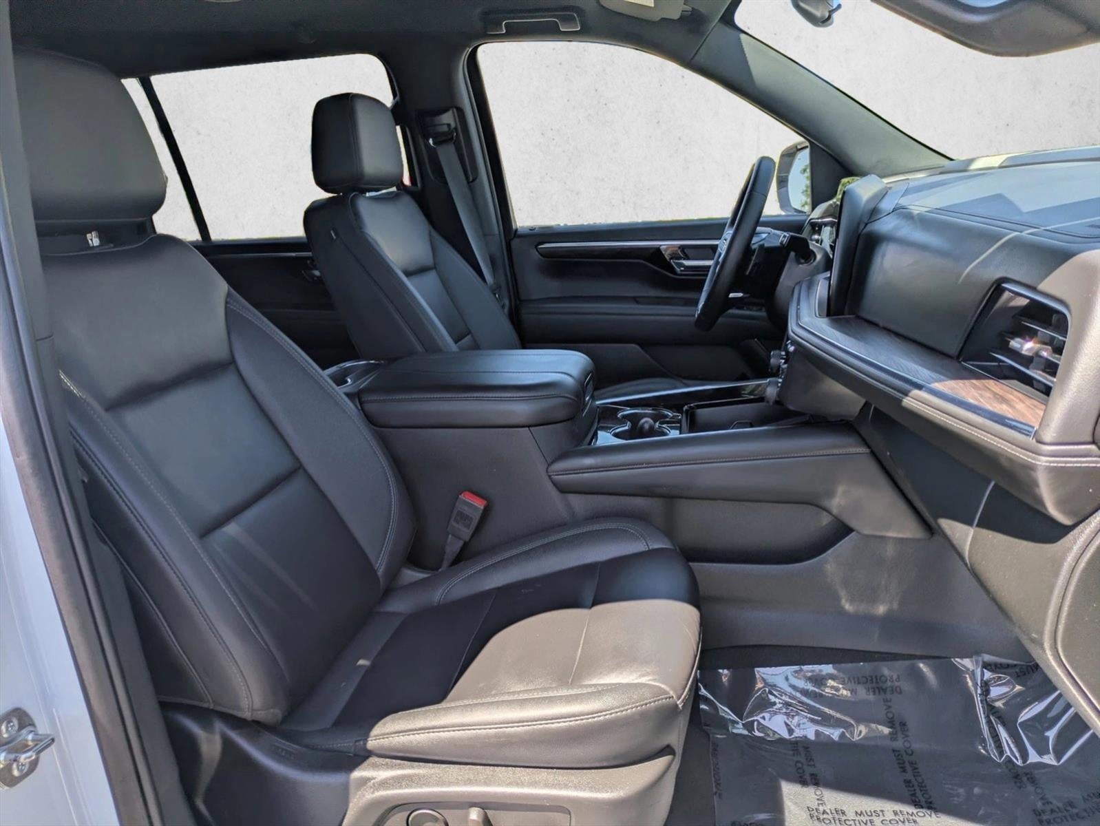 2025 Chevrolet Suburban 2WD LT