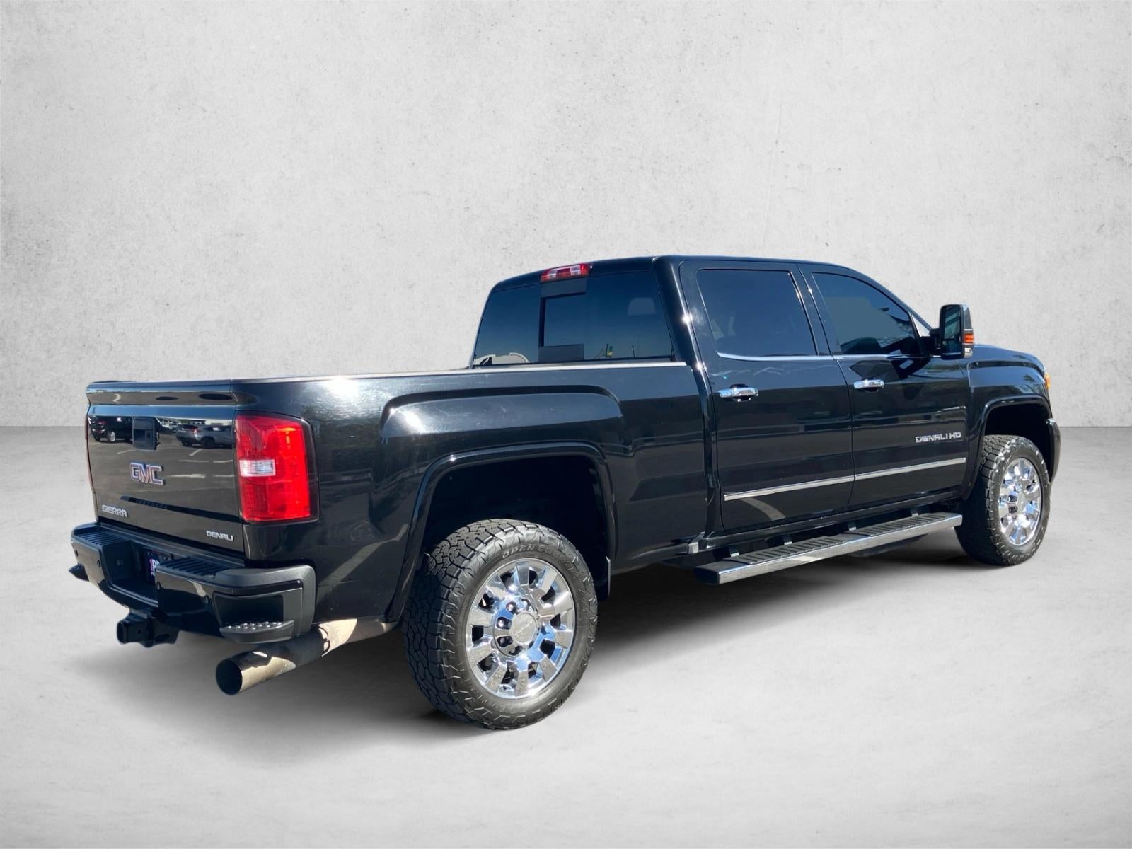 2018 GMC Sierra 2500 HD Crew Cab Standard Box 4-Wheel Drive Denali