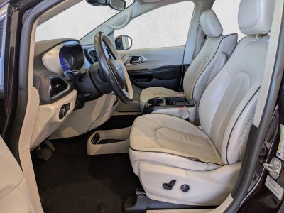 2017 Chrysler Pacifica Hybrid Platinum FWD