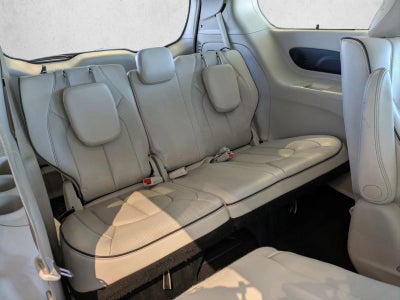 2017 Chrysler Pacifica Hybrid Platinum FWD