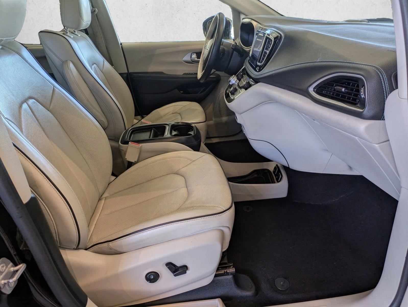 2017 Chrysler Pacifica Hybrid Platinum FWD