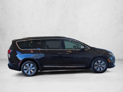 2017 Chrysler Pacifica Hybrid Platinum FWD