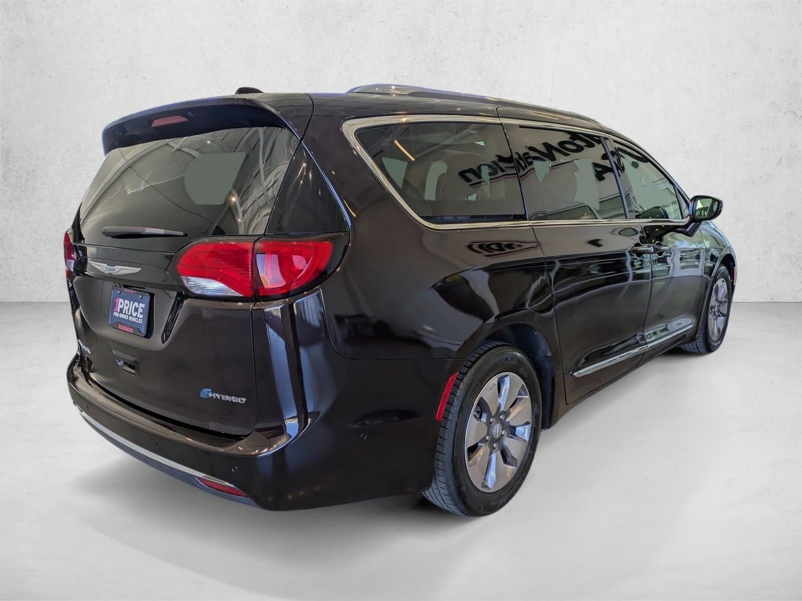 2017 Chrysler Pacifica Hybrid Platinum FWD