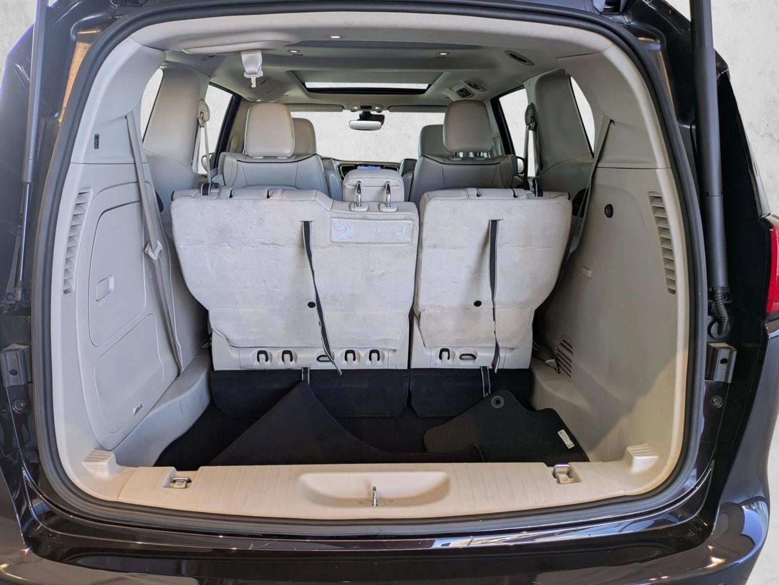 2017 Chrysler Pacifica Hybrid Platinum FWD