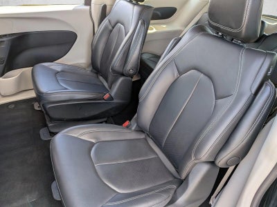 2024 Chrysler Pacifica Hybrid Select FWD