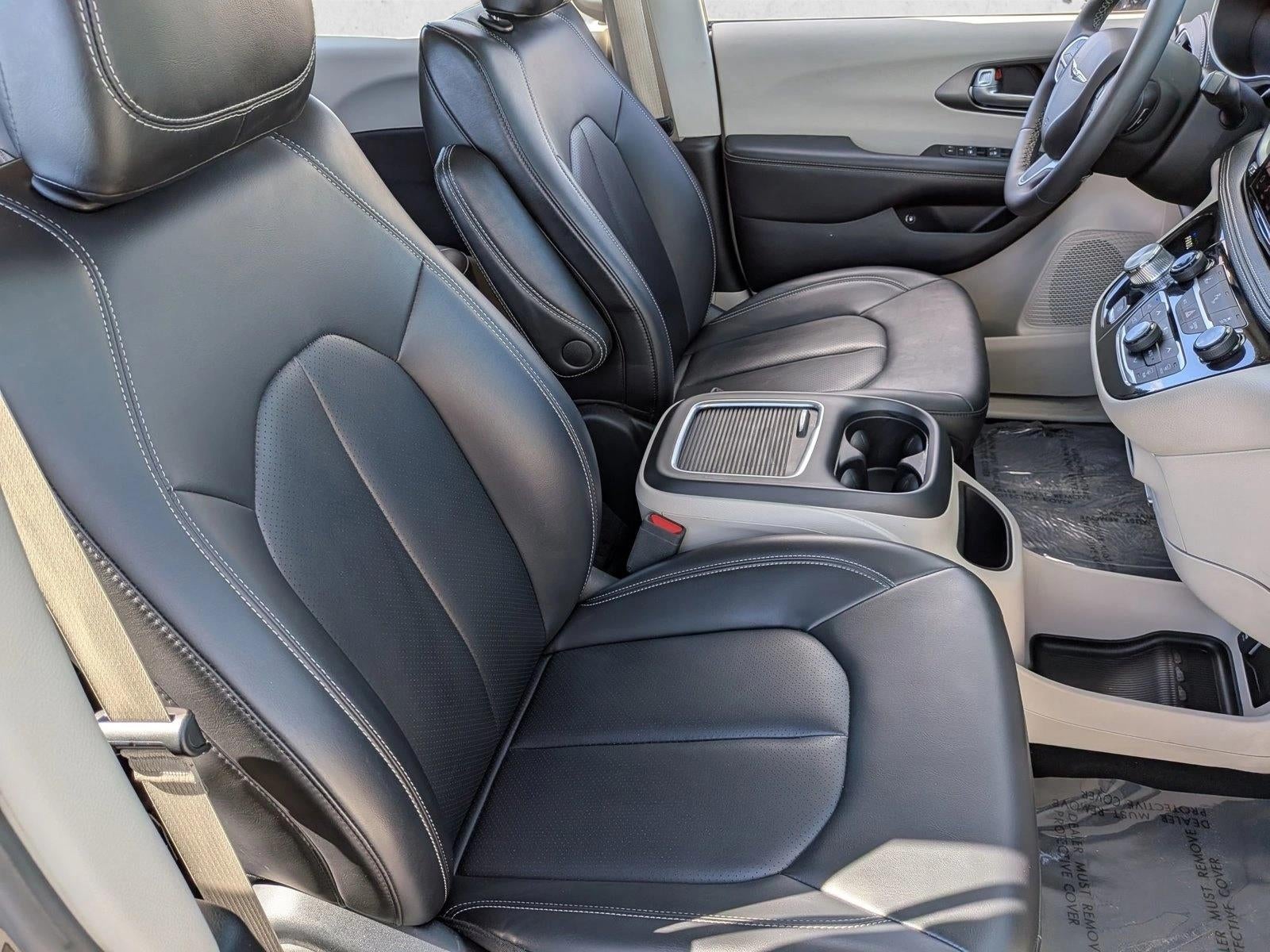 2024 Chrysler Pacifica Hybrid Select FWD