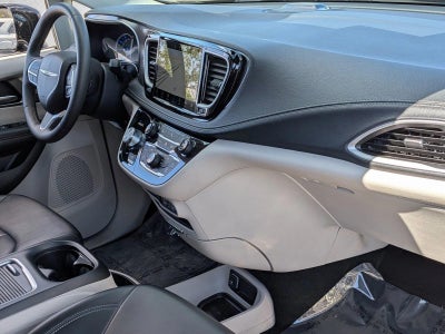 2024 Chrysler Pacifica Hybrid Select FWD