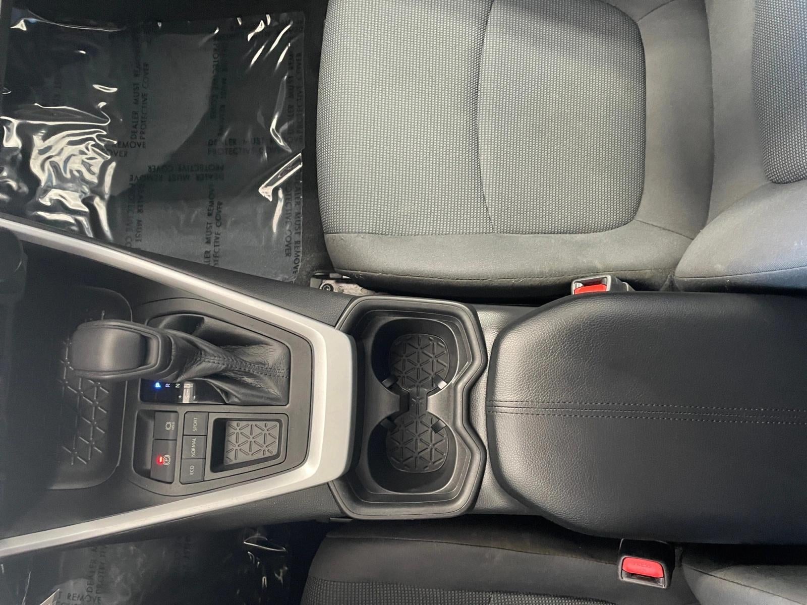 2021 Toyota RAV4 LE FWD (Natl)