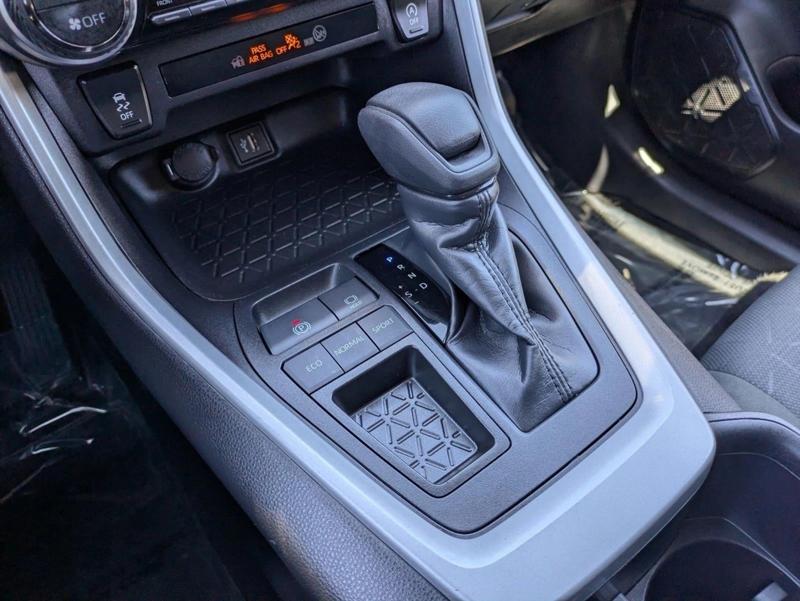 2025 Toyota RAV4 XLE FWD (GS)