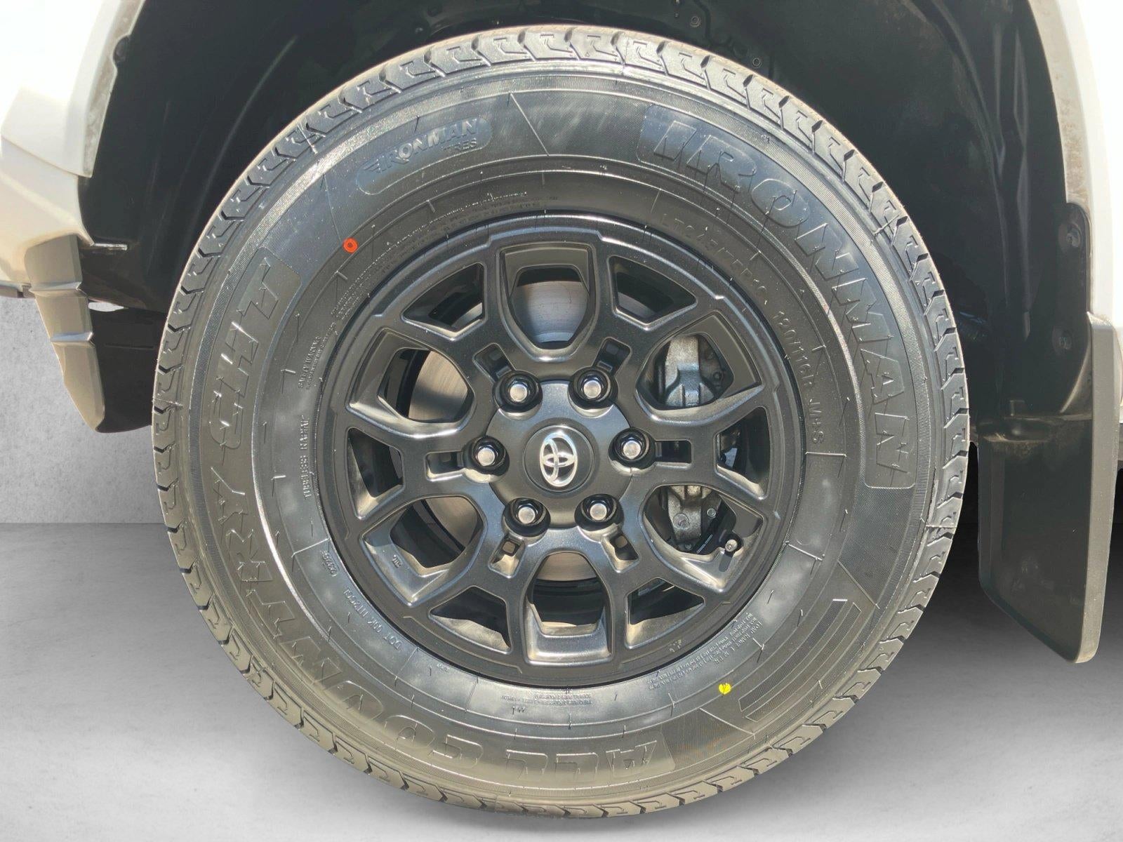 2022 Toyota Tacoma 4WD 4WD SR5 Double Cab 5' Bed V6 AT (Natl)
