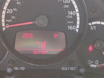 2013 Volkswagen Beetle 2dr Auto 2.5L PZEV