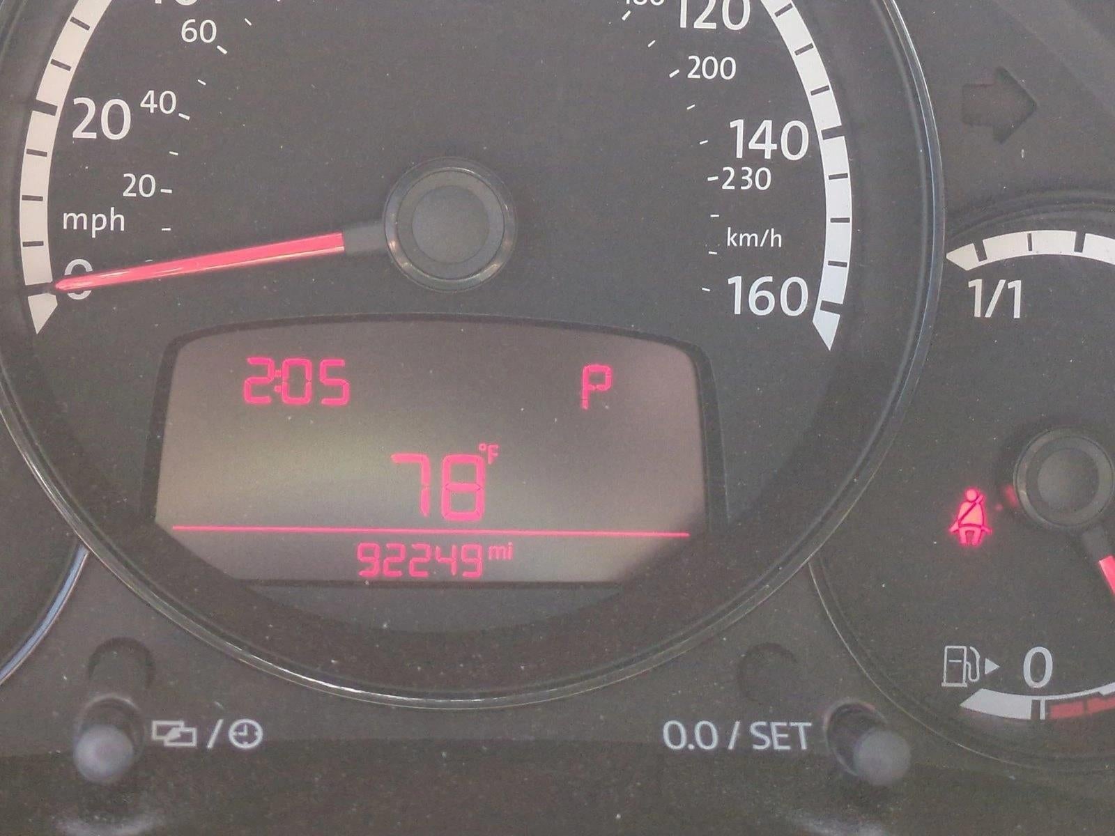 2013 Volkswagen Beetle 2dr Auto 2.5L PZEV