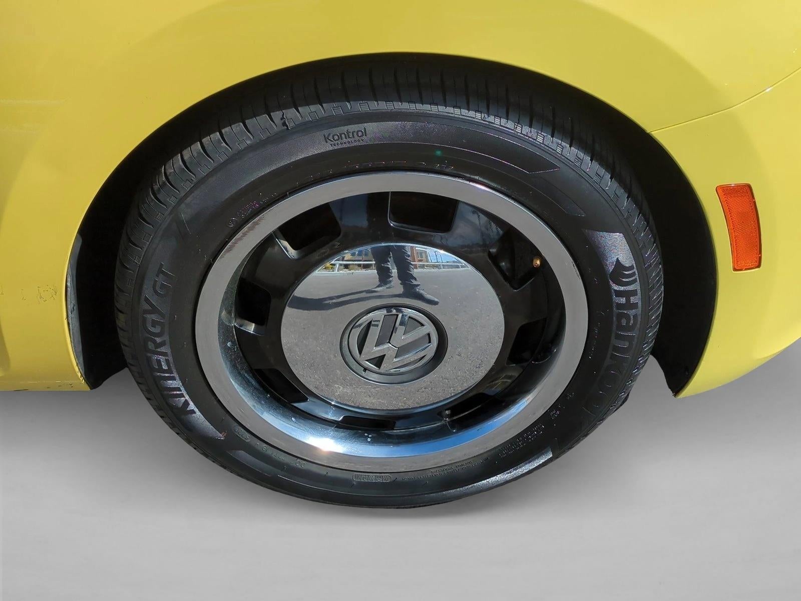 2013 Volkswagen Beetle 2dr Auto 2.5L PZEV