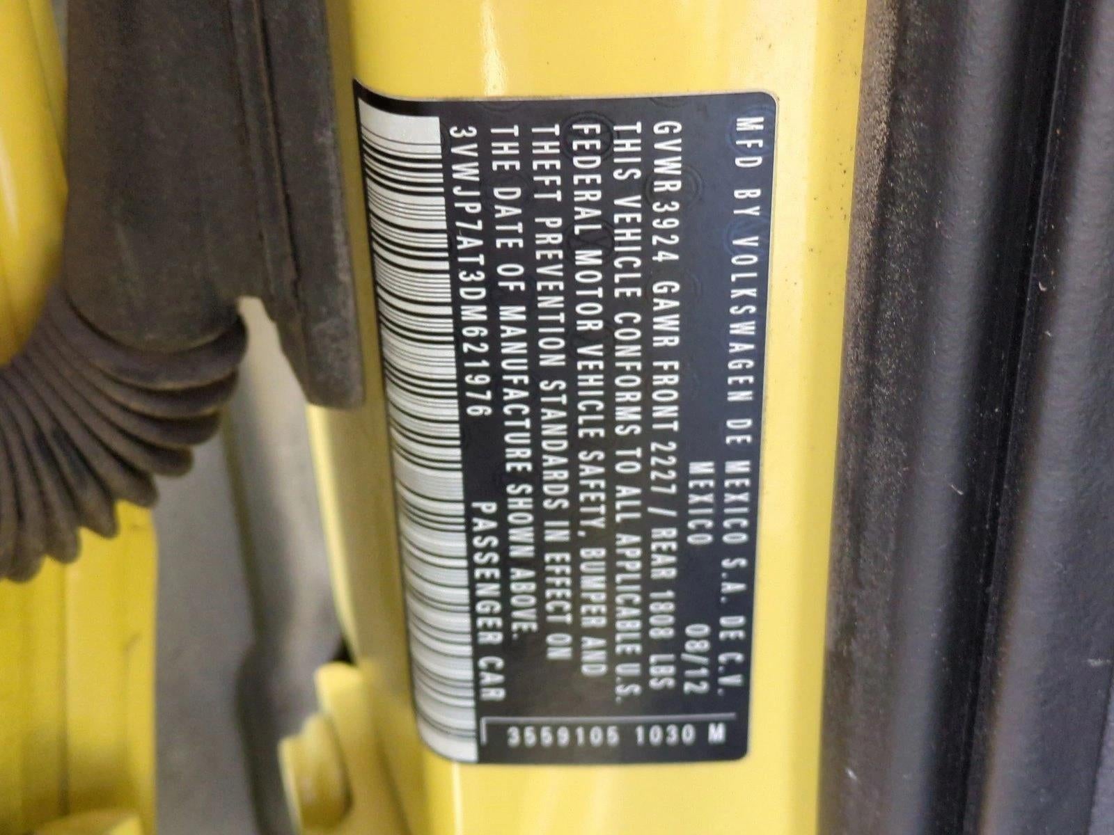 2013 Volkswagen Beetle 2dr Auto 2.5L PZEV