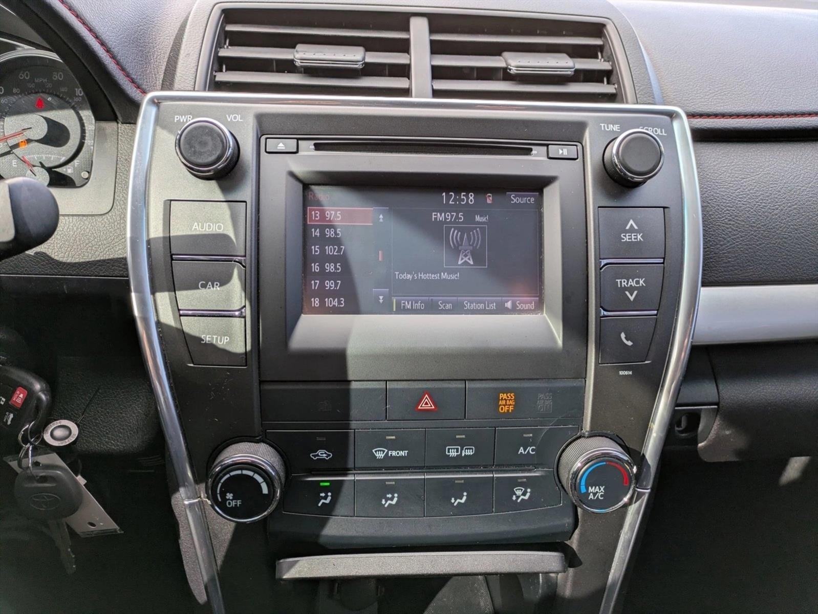 2017 Toyota Camry SE Auto (Natl)