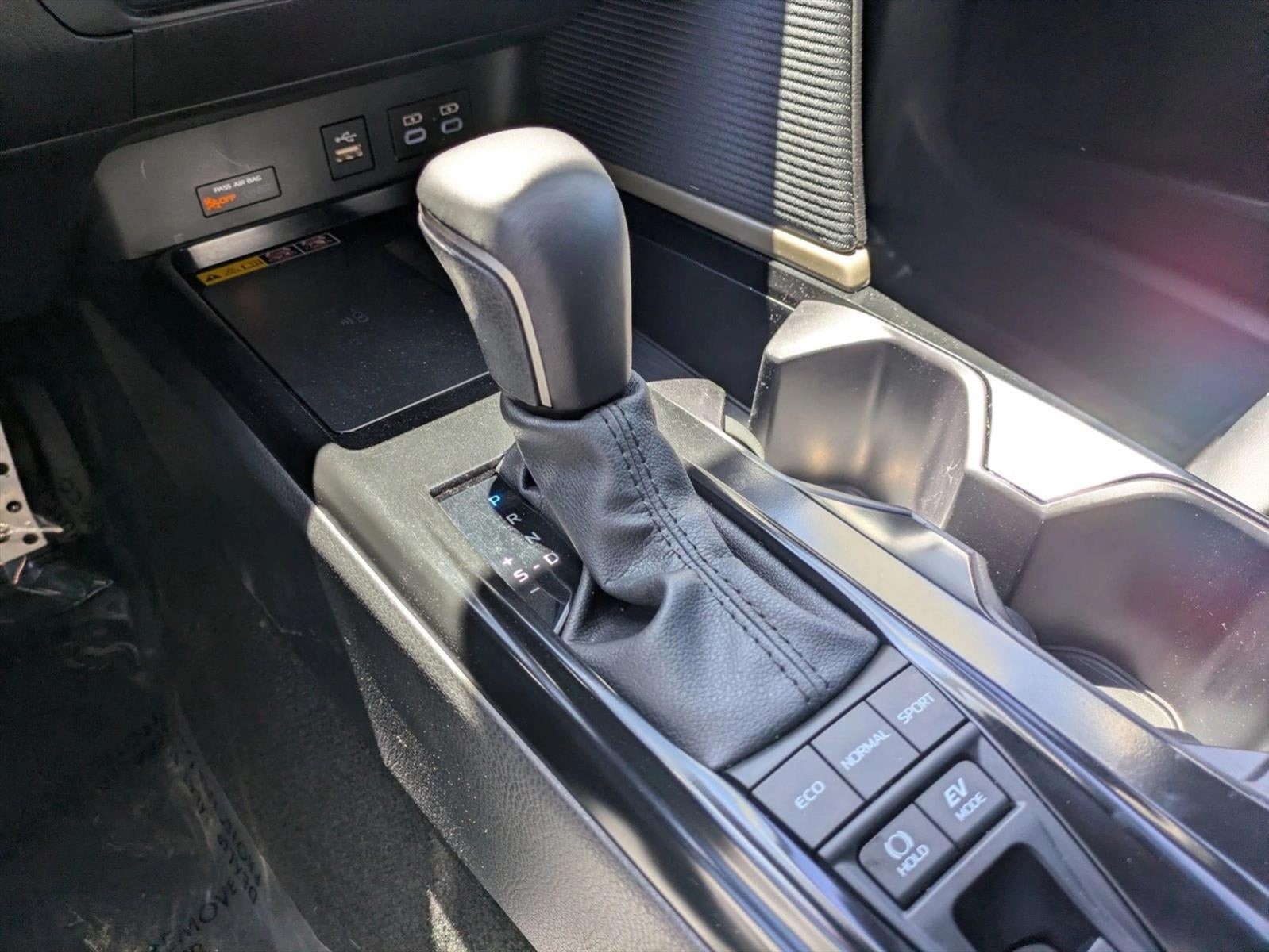 2025 Toyota Camry SE (Natl)