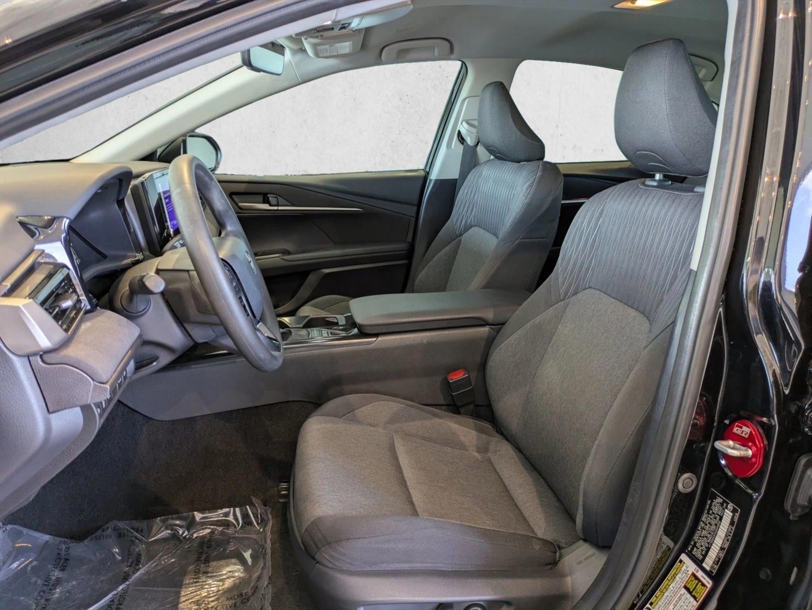 2025 Toyota Camry LE (Natl)