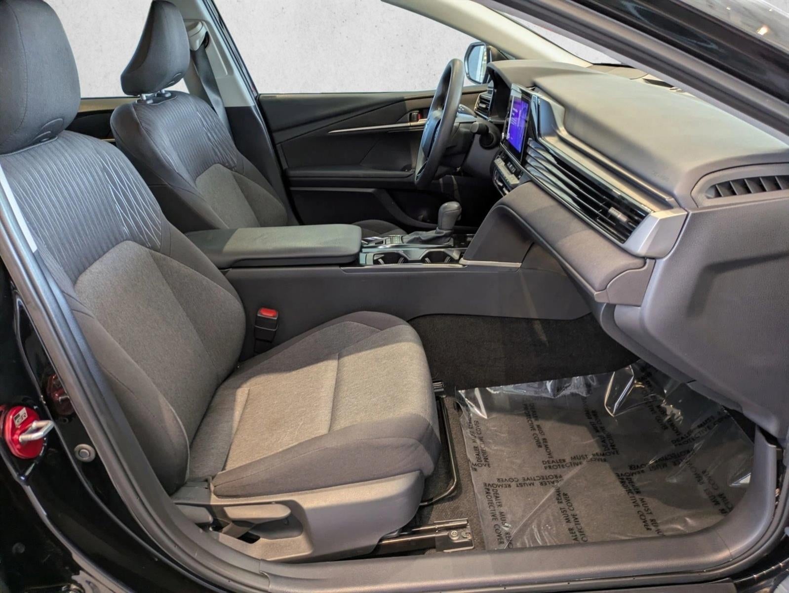 2025 Toyota Camry LE (Natl)
