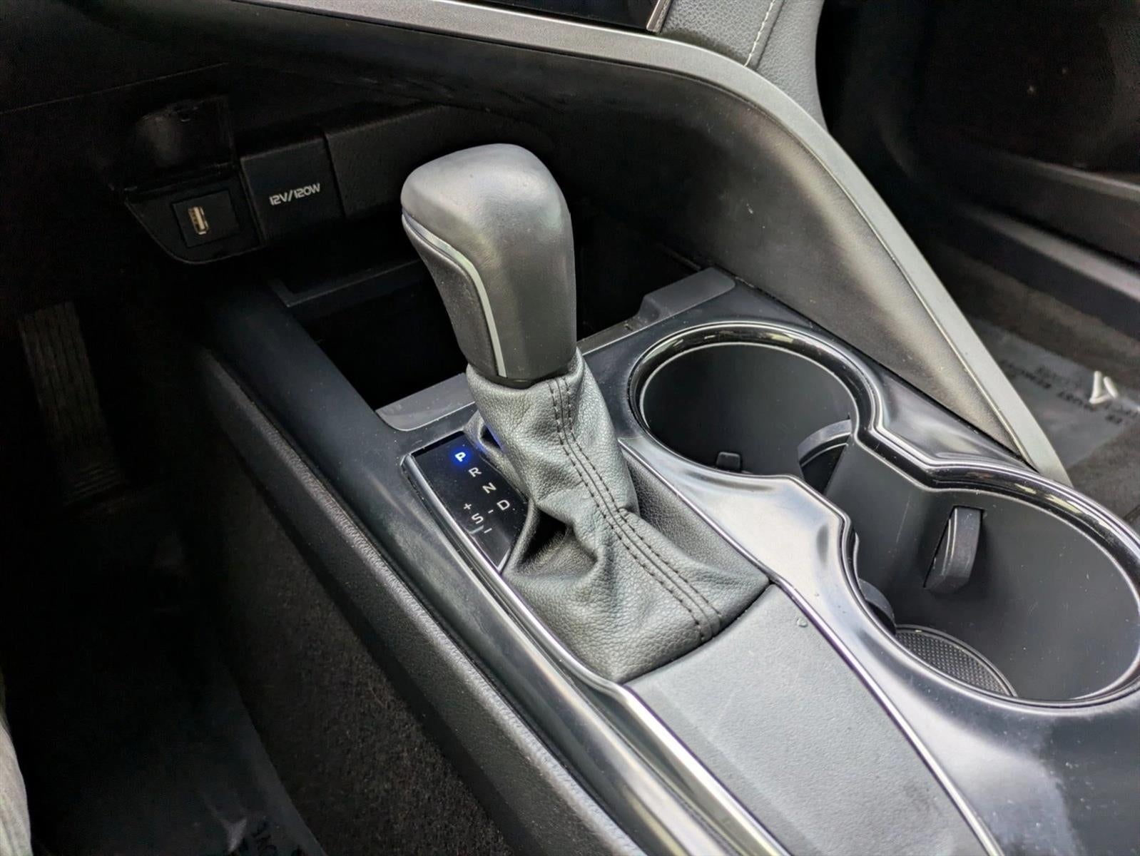 2020 Toyota Camry SE Nightshade Auto (Natl)