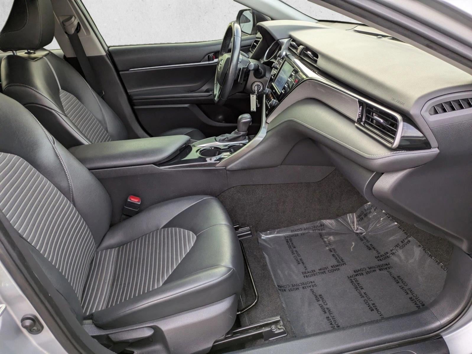 2020 Toyota Camry SE Nightshade Auto (Natl)