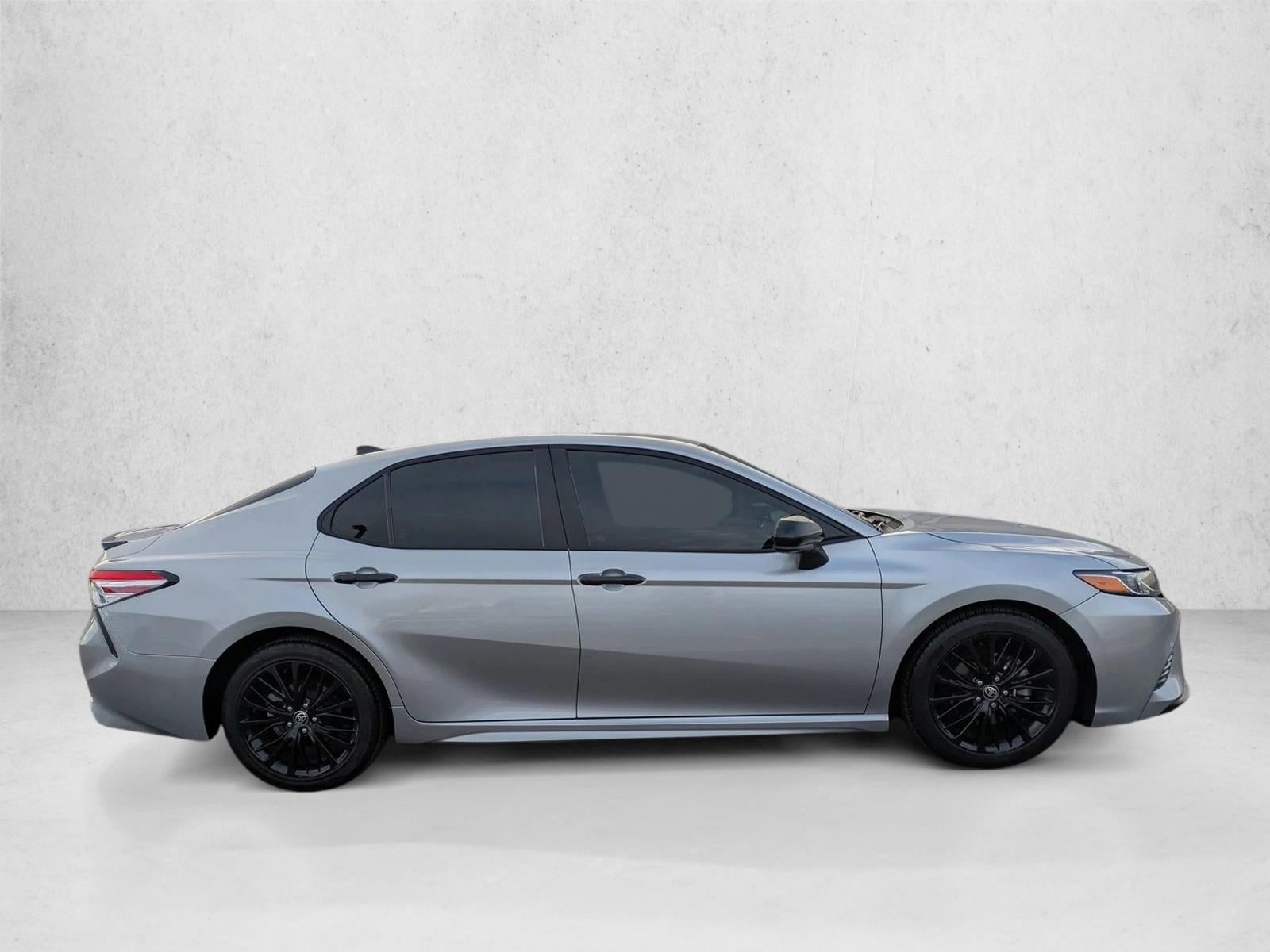 2020 Toyota Camry SE Nightshade Auto (Natl)