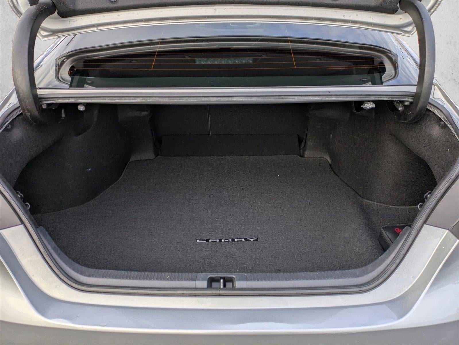 2020 Toyota Camry SE Nightshade Auto (Natl)