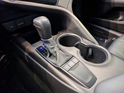 2023 Toyota Camry SE Auto (SE)