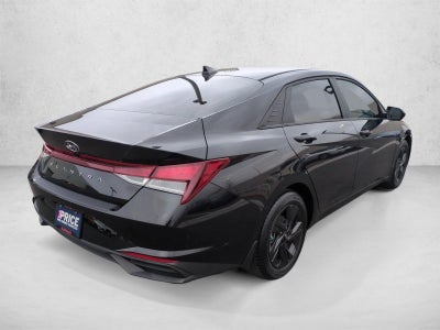 2022 Hyundai ELANTRA SEL IVT