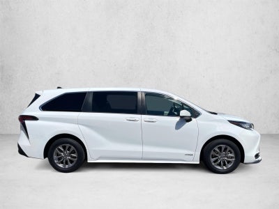2021 Toyota Sienna LE FWD 8-Passenger (Natl)
