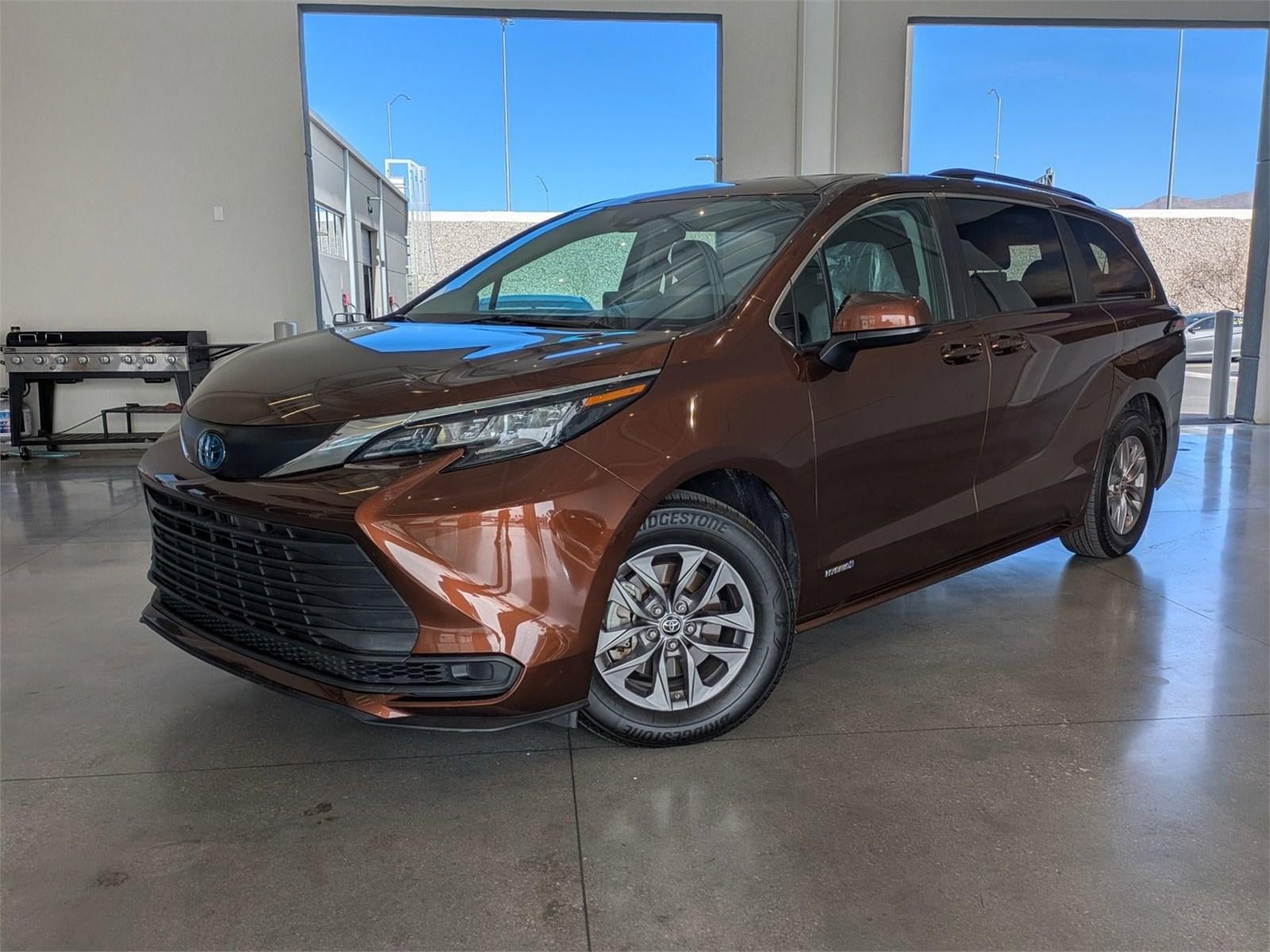 2021 Toyota Sienna LE FWD 8-Passenger (Natl)