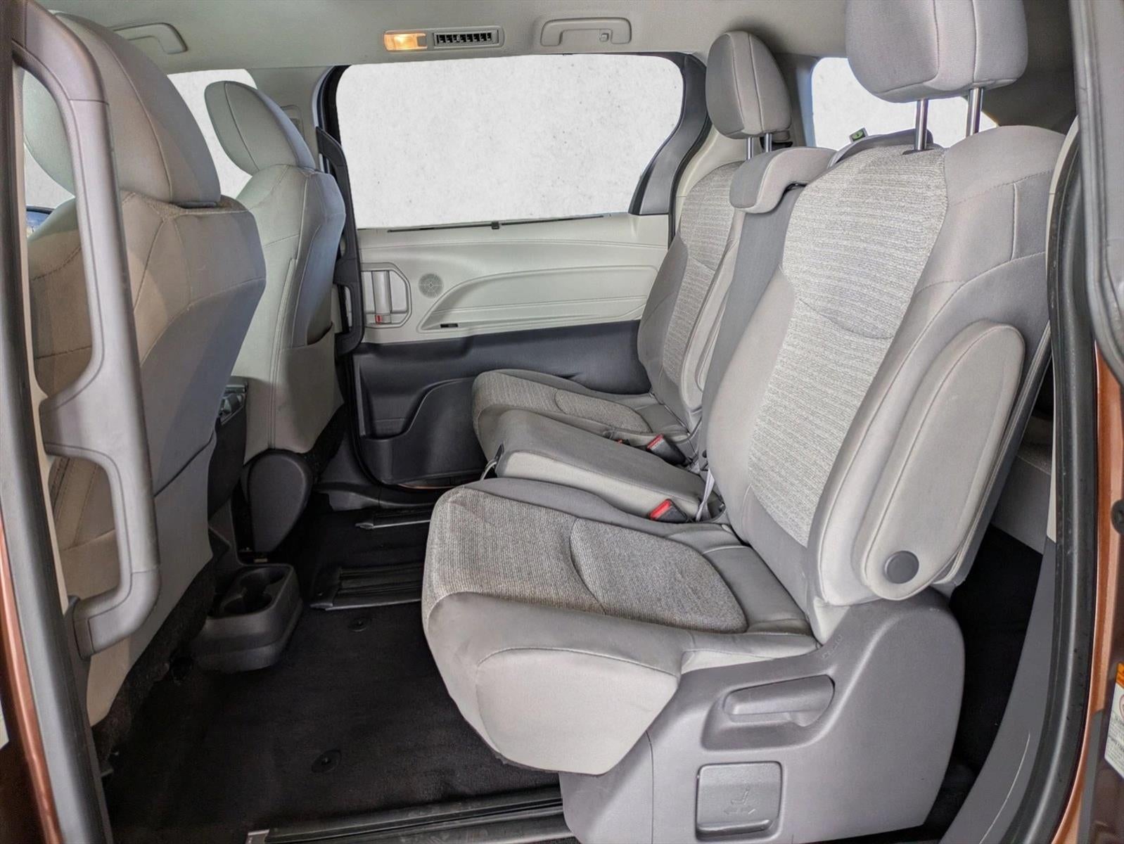 2021 Toyota Sienna LE FWD 8-Passenger (Natl)